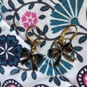 Betsey Johnson bow earrings